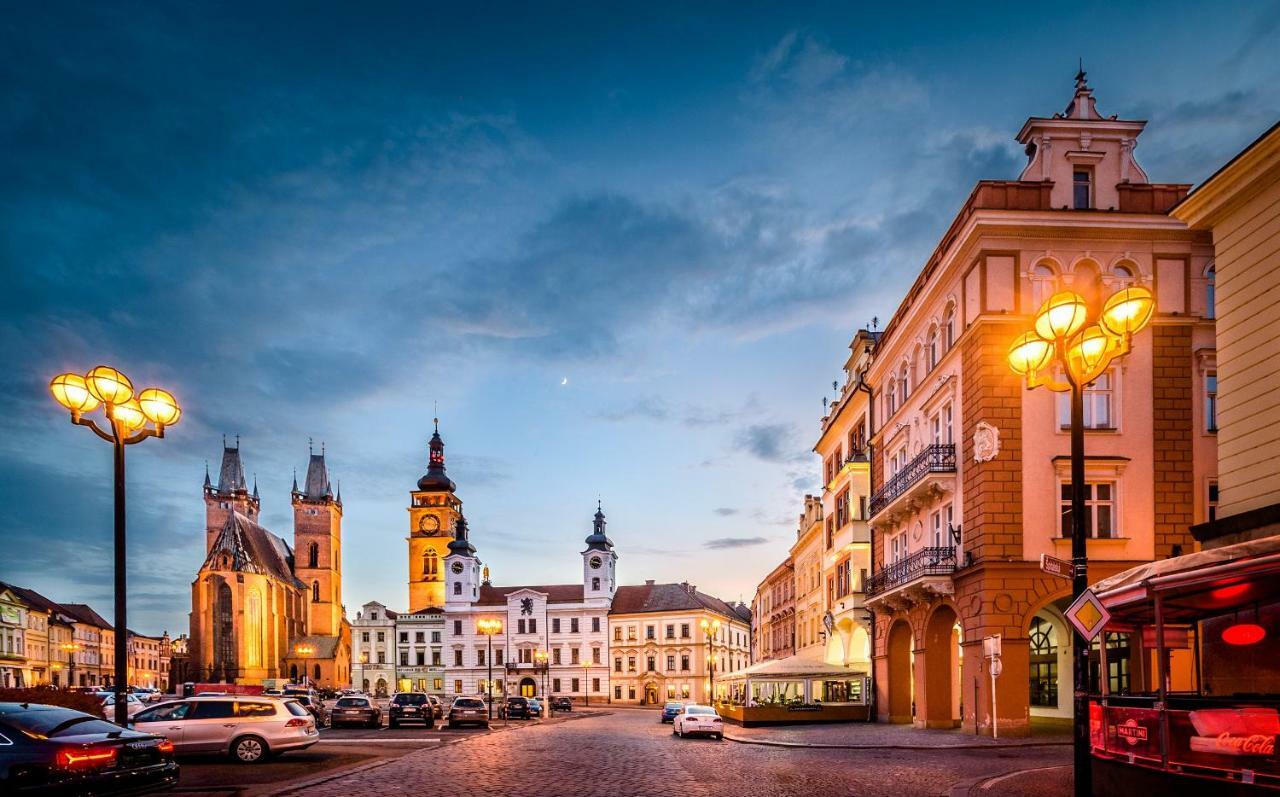 Apartmán Modern Family Apt. With Central Square Entrance Hradec Králové Exteriér fotografie